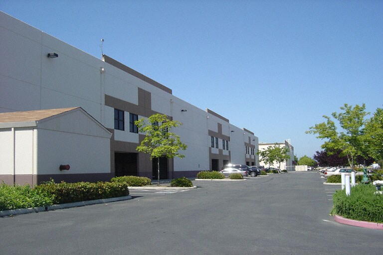 More Photos Of 1000 Business Park Dr, Dixon Warehouse For Lease