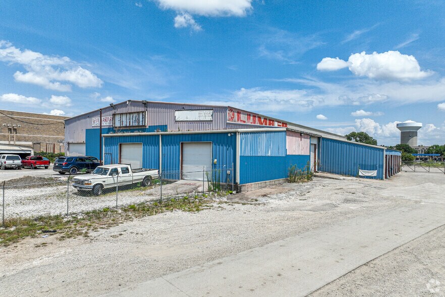 Primary Photo Of 6000 Split Trail Rd, Plano Warehouse For Sale