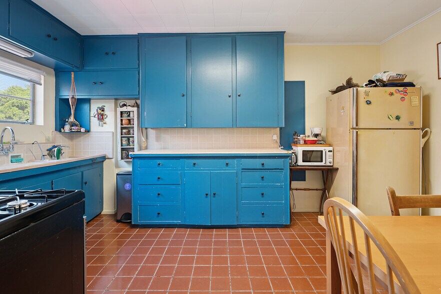 More Photos Of 2847 S Robertson Blvd, Los Angeles General Retail For Sale