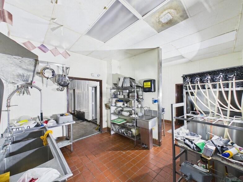 More Photos Of 6314 Antoine Dr, Houston Restaurant For Sale