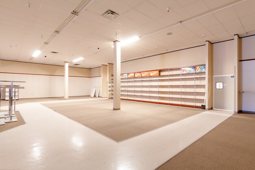 More Photos Of 2800 Hwy 71, Marianna Storefront For Lease