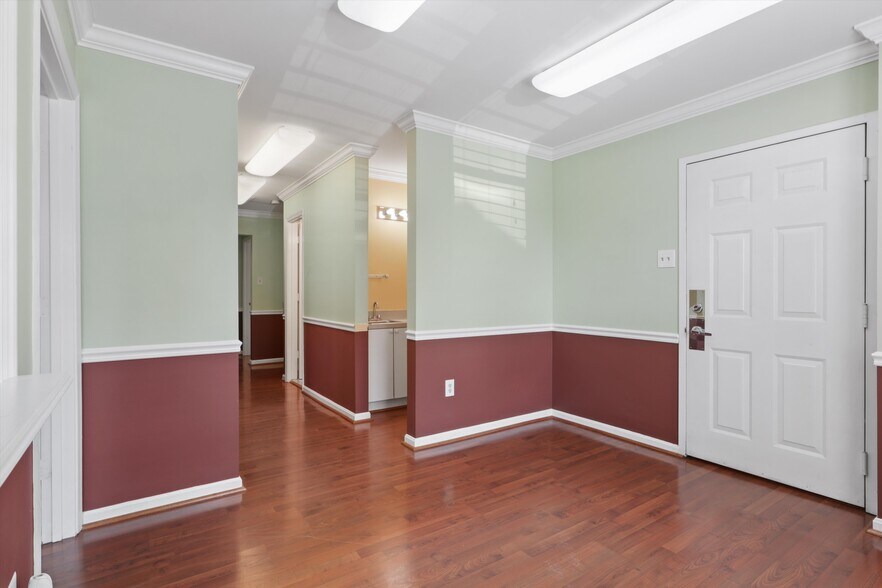 More Photos Of 2106 Gallows Rd, Vienna Office For Lease
