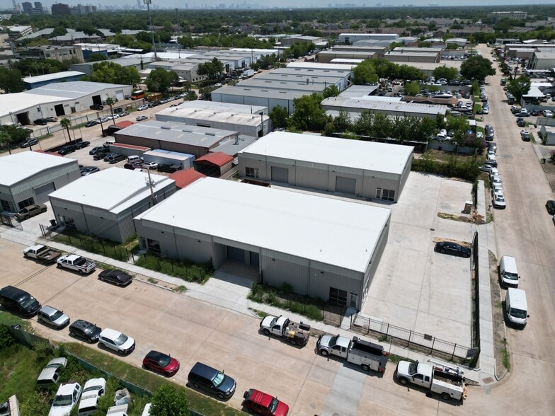 More Photos Of 9334 Ronda Ln, Houston Industrial For Lease