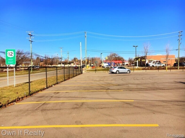 More Photos Of 25315 Kean St, Dearborn Light Distribution For Lease