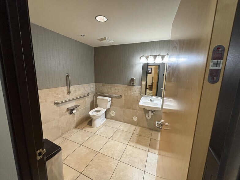 More Photos Of 16515 S 40th St, Phoenix Medical For Lease