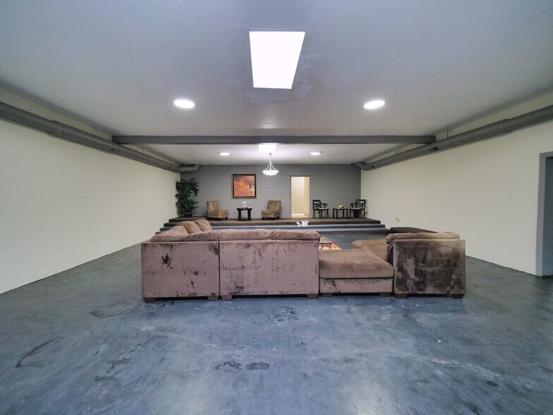 More Photos Of 9614-9616 MacArthur Blvd, Oakland Religious Facility For Lease