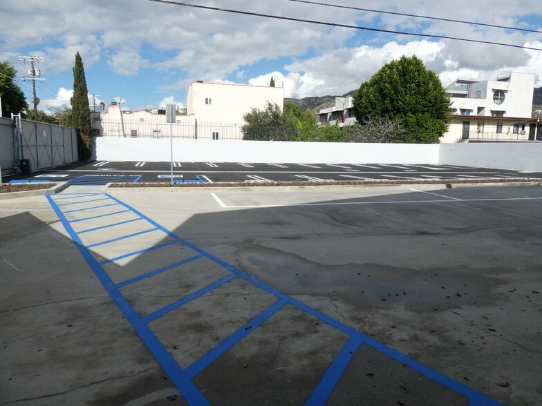 More Photos Of 3500 N San Fernando Blvd, Burbank Flex For Sale