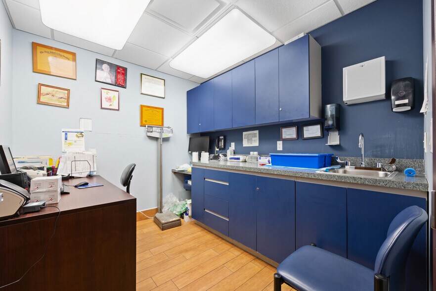 More Photos Of 7210 13th Ave, Brooklyn Medical For Lease