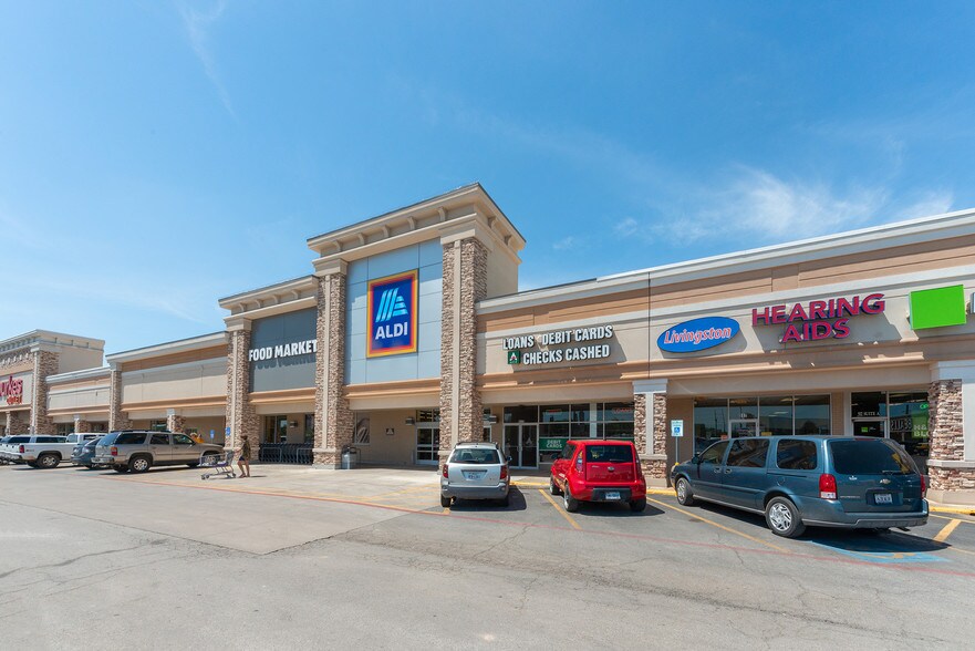 More Photos Of 509-531 W Commerce St, Brownwood Unknown For Lease