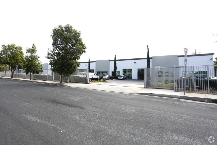 More Photos Of 7500-7536 Tyrone Ave, Van Nuys Service For Sale