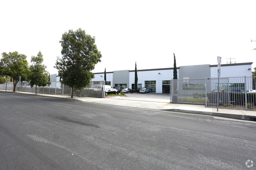 More Photos Of 7500-7536 Tyrone Ave, Van Nuys Service For Sale