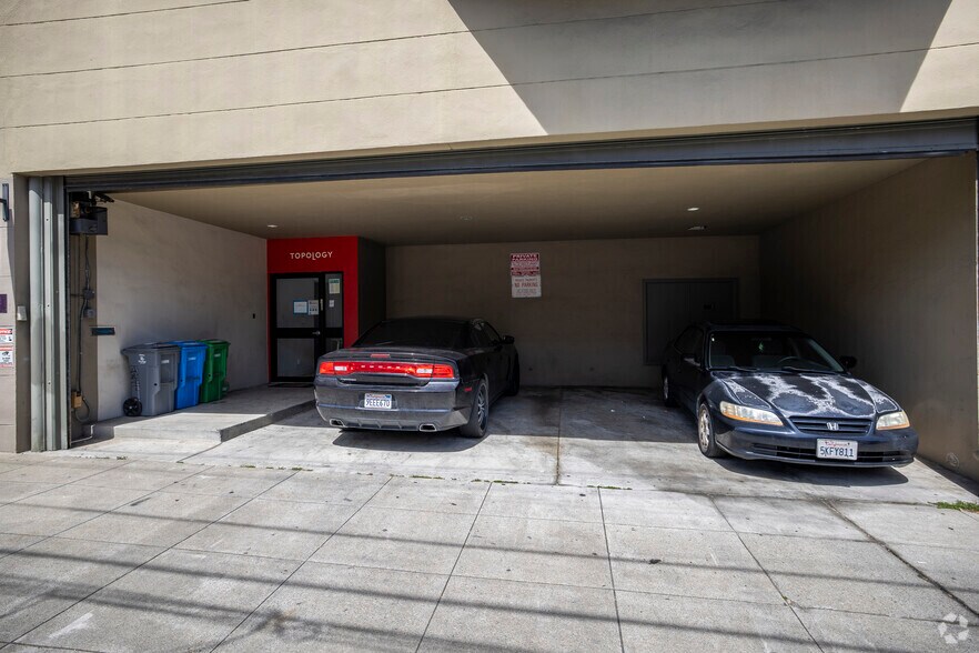 More Photos Of 3260 19th St, San Francisco Showroom For Lease