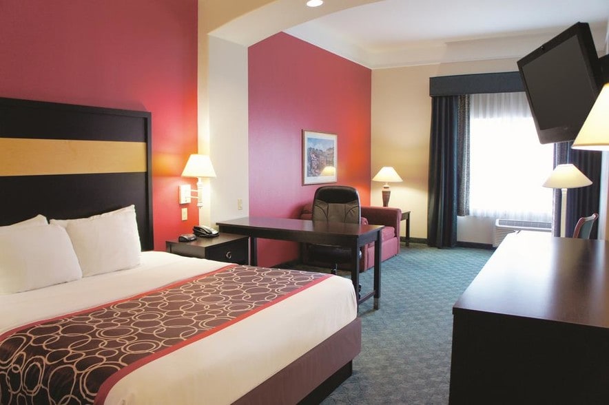 More Photos Of 415 Fm 1960 Rd E, Houston Hotel For Sale