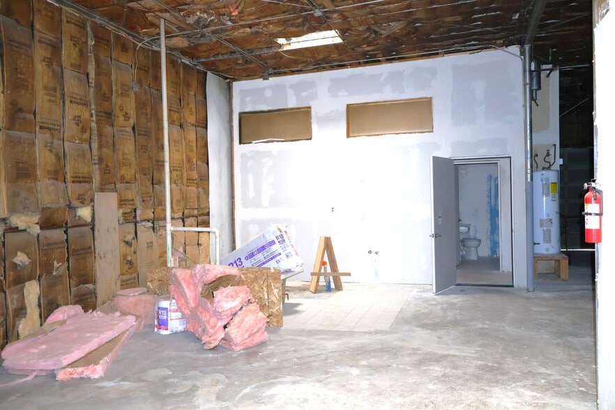 More Photos Of 428 Chama St SE, Albuquerque Flex For Sale