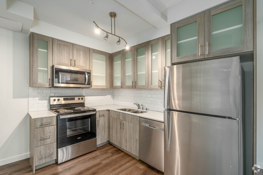 More Photos Of 8829 Roosevelt Way NE, Seattle Apartments For Lease