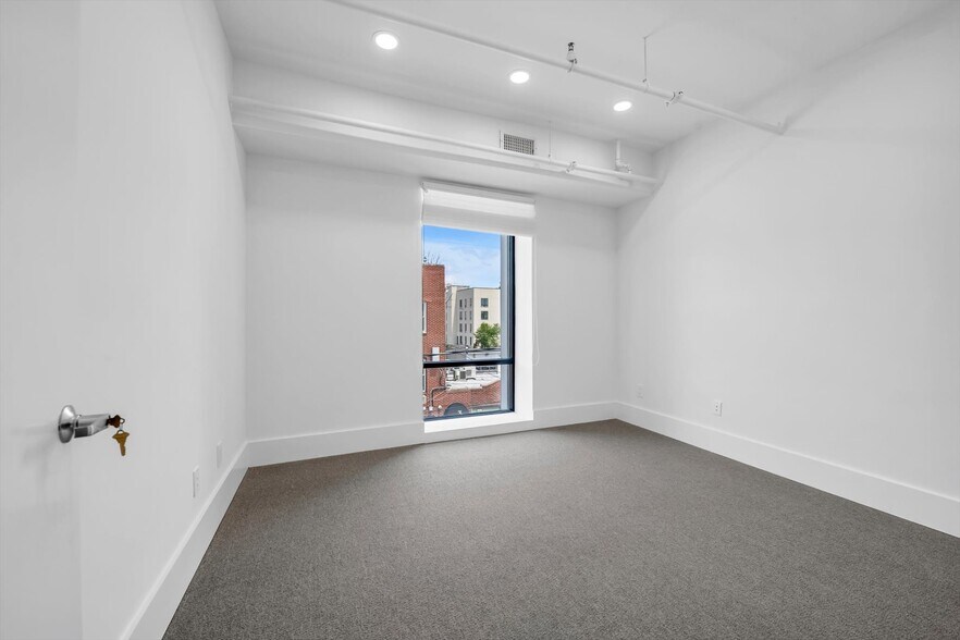 More Photos Of 705 Middle Neck Rd, Great Neck Coworking Space