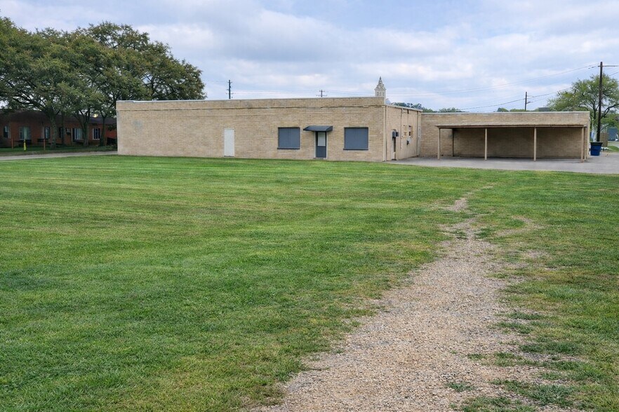 More Photos Of 221 N Houston St, Wharton Office For Sale