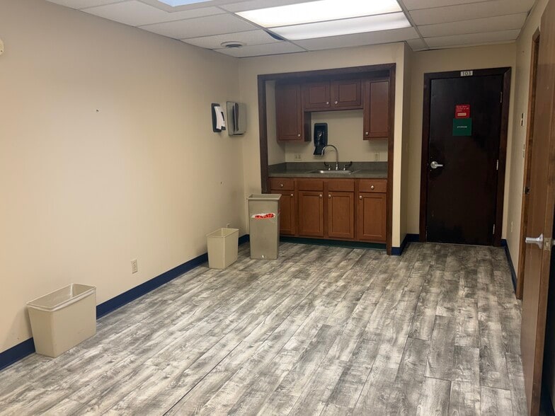 More Photos Of 610-612 Lincoln Ave, Bellevue Storefront Retail Office For Lease