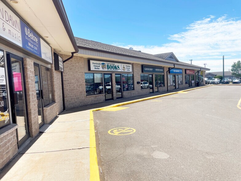 More Photos Of 630 Pinewood Rd, Riverview Freestanding For Lease