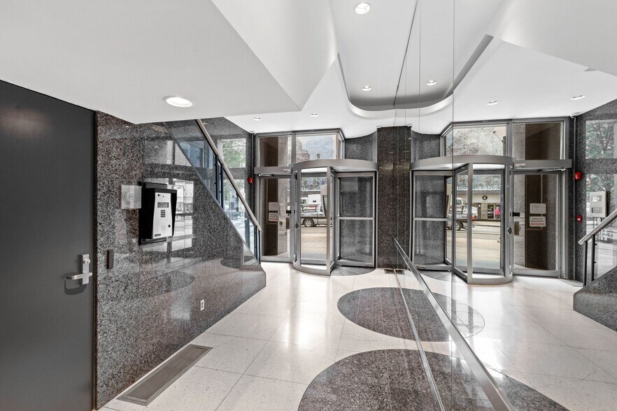 More Photos Of 41-45 Rideau St, Ottawa Office For Lease