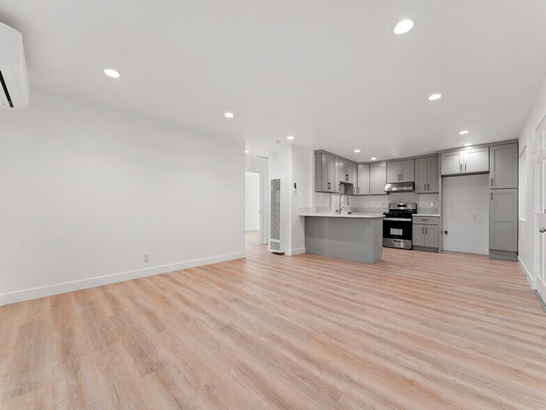 More Photos Of 308 S Laurel St, Santa Ana Apartments For Sale
