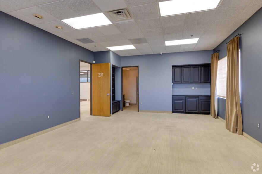 More Photos Of 14804 N Cave Creek Rd, Phoenix Office For Sale