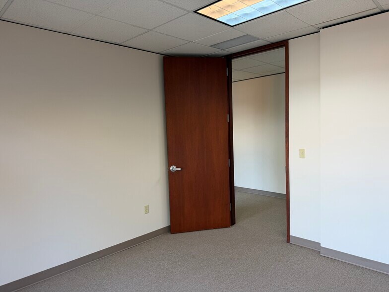 More Photos Of 3302 Fuhrman Ave E, Seattle Office For Lease