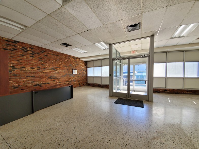 More Photos Of 227 28th St, Newport News Storefront Retail Office For Lease