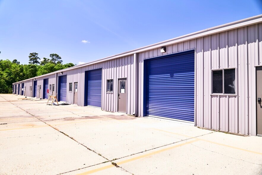 More Photos Of 9465 Creosote Rd, Gulfport Flex For Lease
