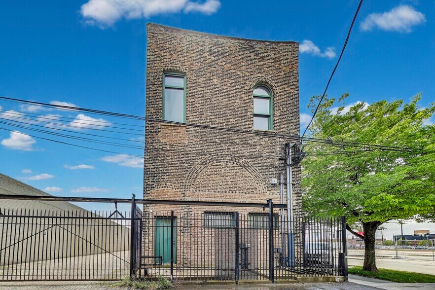 More Photos Of 1312 W North Ave, Chicago Loft Creative Space For Sale