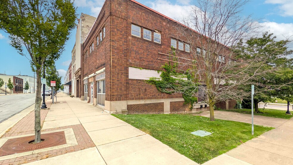 More Photos Of 301 W Water St, Sandusky Restaurant For Sale