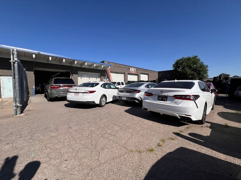 More Photos Of 1401-1425 Jamaica St, Aurora Auto Repair For Sale