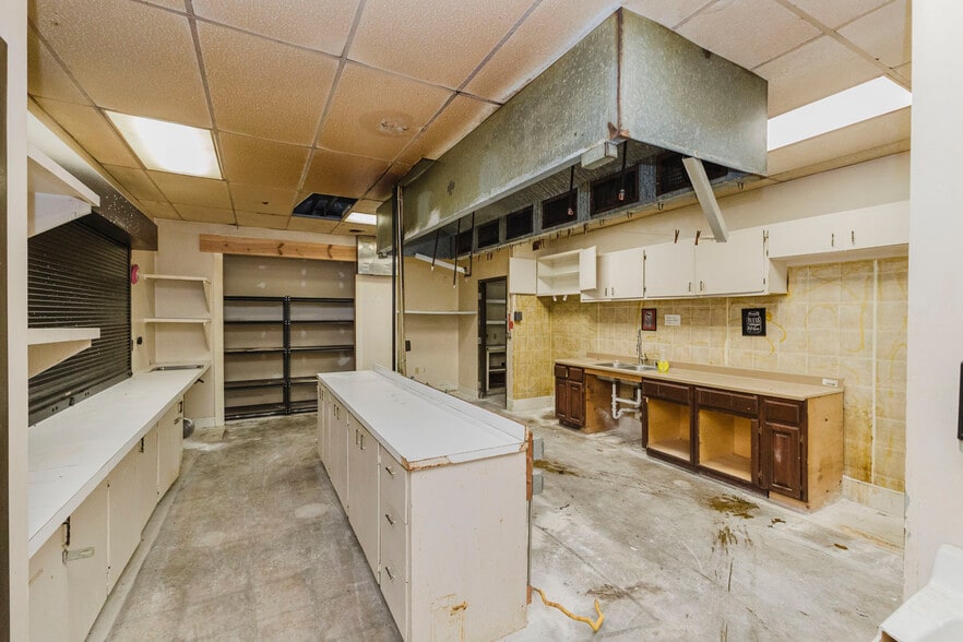 More Photos Of 1560 S Topeka St, Wichita Lodge Meeting Hall For Sale