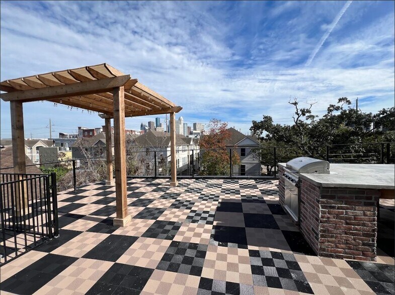 More Photos Of 214 Welch St, Houston Apartments For Sale