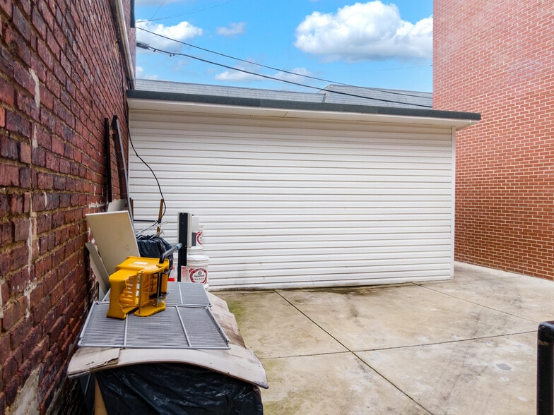 More Photos Of 525 8th St SE, Washington Storefront For Lease