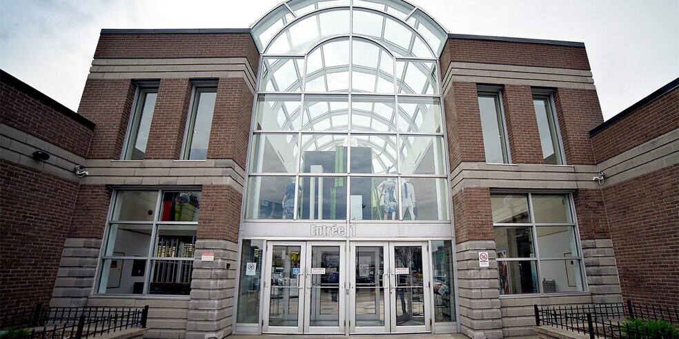 More Photos Of 2485-2541 Boul Sainte-Anne, Québec Storefront For Lease