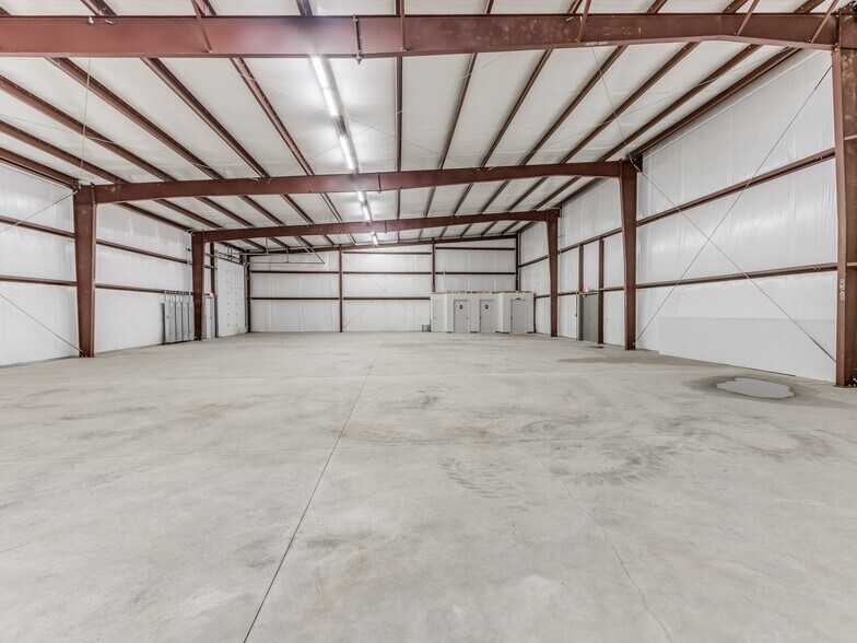 More Photos Of 18608 NE 23rd St, Harrah Light Distribution For Lease