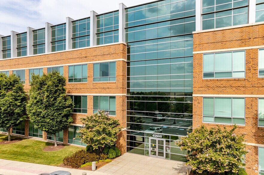 More Photos Of 45600 Woodland Rd, Sterling Unknown For Lease