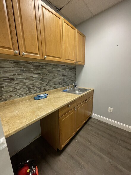 More Photos Of 1302 Cronson Blvd, Crofton Office For Sale