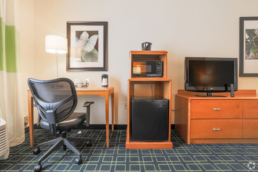 More Photos Of 1520 Mount Garfield Rd, Norton Shores Hotel For Sale