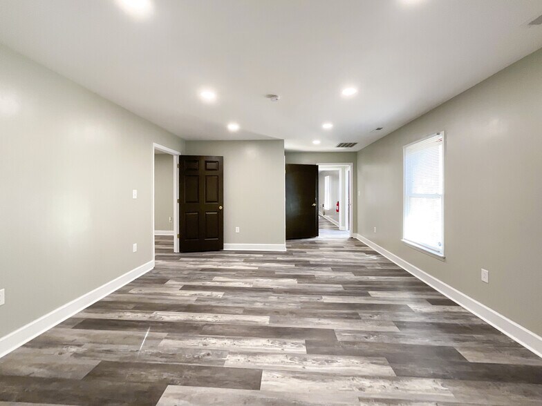 More Photos Of 1804 Lucas Ln, Charlotte Industrial For Lease
