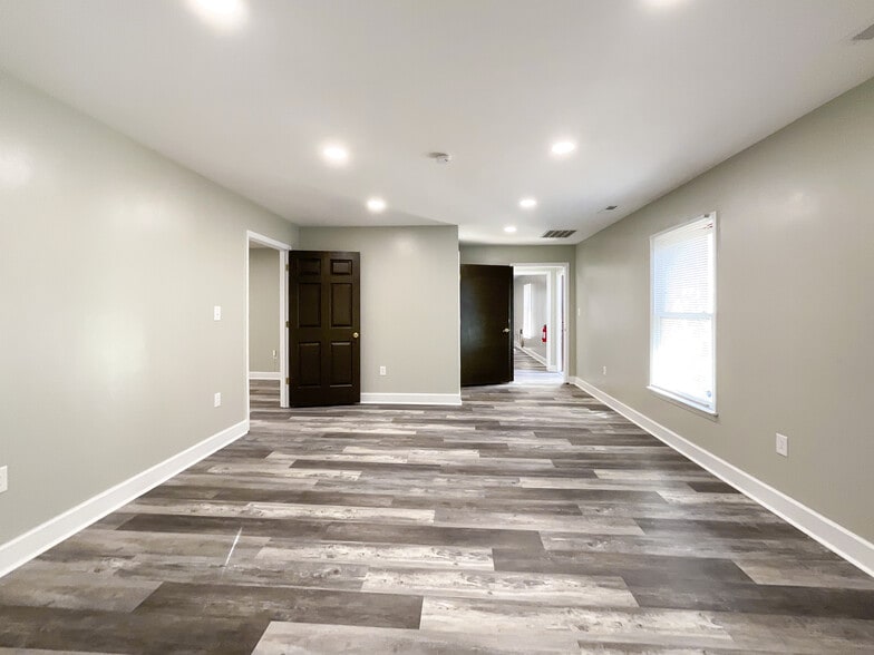 More Photos Of 1804 Lucas Ln, Charlotte Industrial For Lease