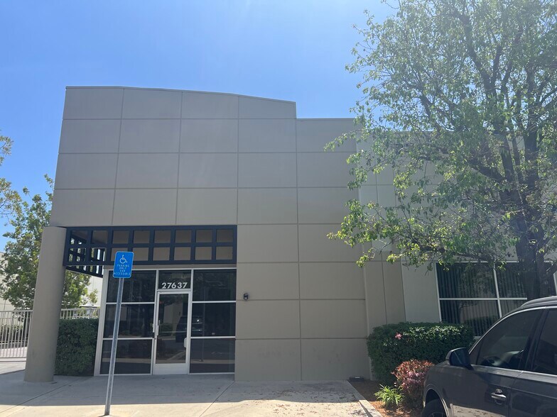 More Photos Of 27637 Commerce Center Dr, Temecula Warehouse For Lease