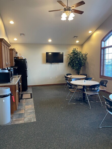 More Photos Of 9071-9079 Stellhorn Crossing Pky, Fort Wayne Office For Lease