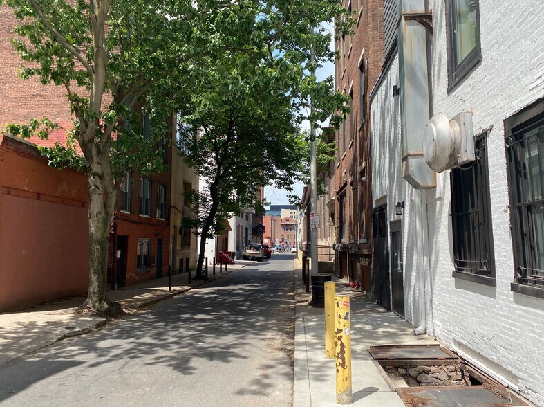 More Photos Of 2002 Ludlow St, Philadelphia Office For Lease