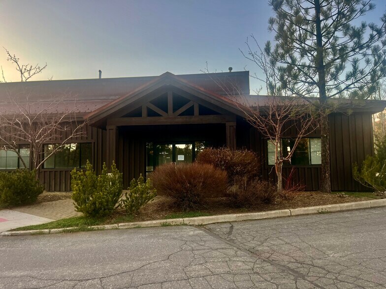 More Photos Of 11025 Pioneer Trl, Truckee Office For Lease