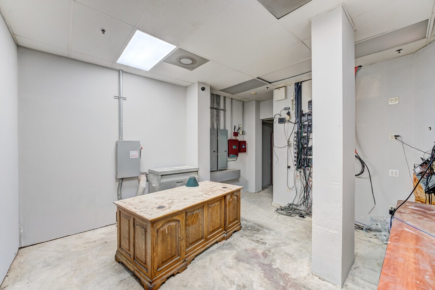 More Photos Of 324 Fm-1960 Rd, Houston General Retail For Sale