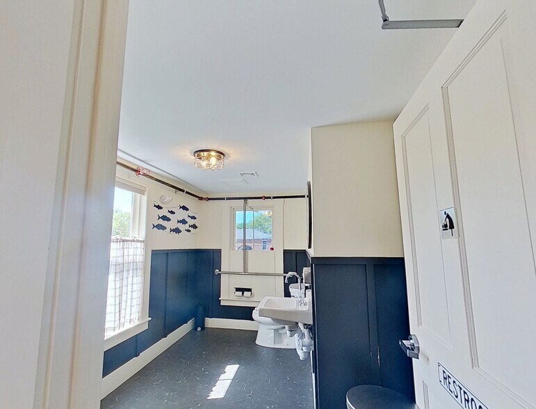 More Photos Of 15 Newmarket Rd, Durham Freestanding For Sale