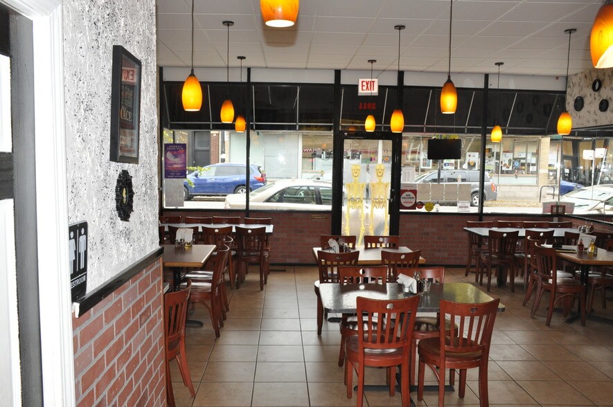 More Photos Of 2011 N Damen Ave, Chicago Restaurant For Sale
