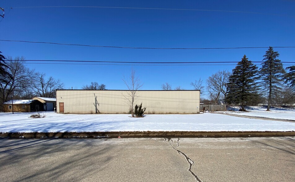 More Photos Of 20918 E Brink St, Harvard Warehouse For Sale